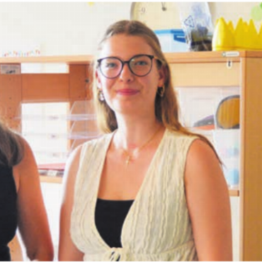 Zwei Abteilungen – doppelte Freude - Die beiden Kindergartenlehrerinnen Cornelia Wolfisberg und Lea Wanke    Bild: rwi