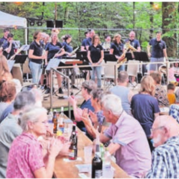 Beste Unterhaltung garantiert - Das Waldfest der «Musig» hat Tradition und zieht immer viel Publikum an. Bild: zg