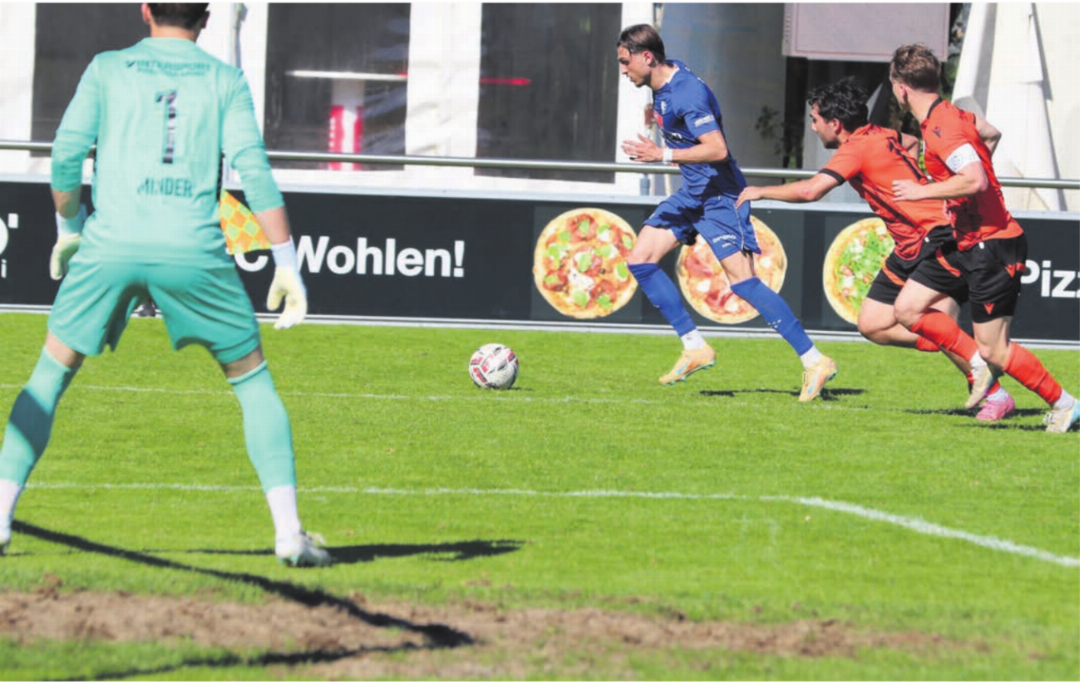 Der FC Wohlen braucht eigentlich eine Verbesserung des Hauptspielfeldes – dies schon seit Jahren. Der Gemeinderat sieht die Notwendigkeit ein, beantragt jedoch eine Ablehnung des Kunstrasen-Einbaus. Bild: Archiv Der FC Wohlen braucht eigentlich eine Verbesserung des Hauptspielfeldes – dies schon seit Jahren. Der Gemeinderat sieht die Notwendigkeit ein, beantragt jedoch eine Ablehnung des Kunstrasen-Einbaus. Bild: Archiv