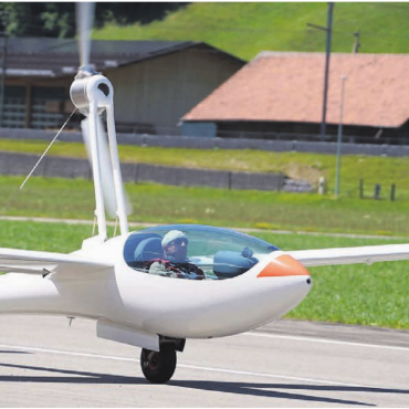 Zwischen Genuss und Demut - Startklar: Matthias Jauslin hebt mit seinem Segelflieger ab. Der Elektromotor leistet beim Start wichtige Unterstützung. Bilder: Daniel Steffen