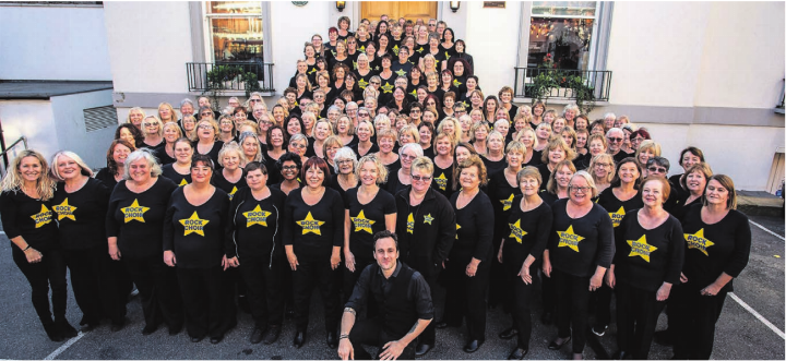 Der «Rock Choir» reist aus London an – mit rund 200 Sängerinnen und Sängern.
Bilder: Michael Fricker / sca