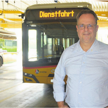 Täglich Gelassenheit üben - Die grossen Busse faszinieren Jens Malek.